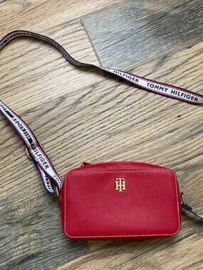 Tommy Hilfiger Camera Crossbody Adrienne II Red Pebble Bag Logo Web Strap